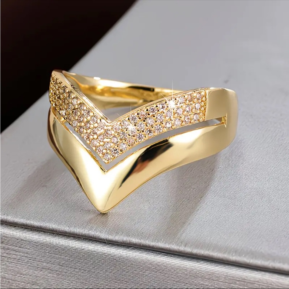 NEW Elegant Gold & Diamond Ring